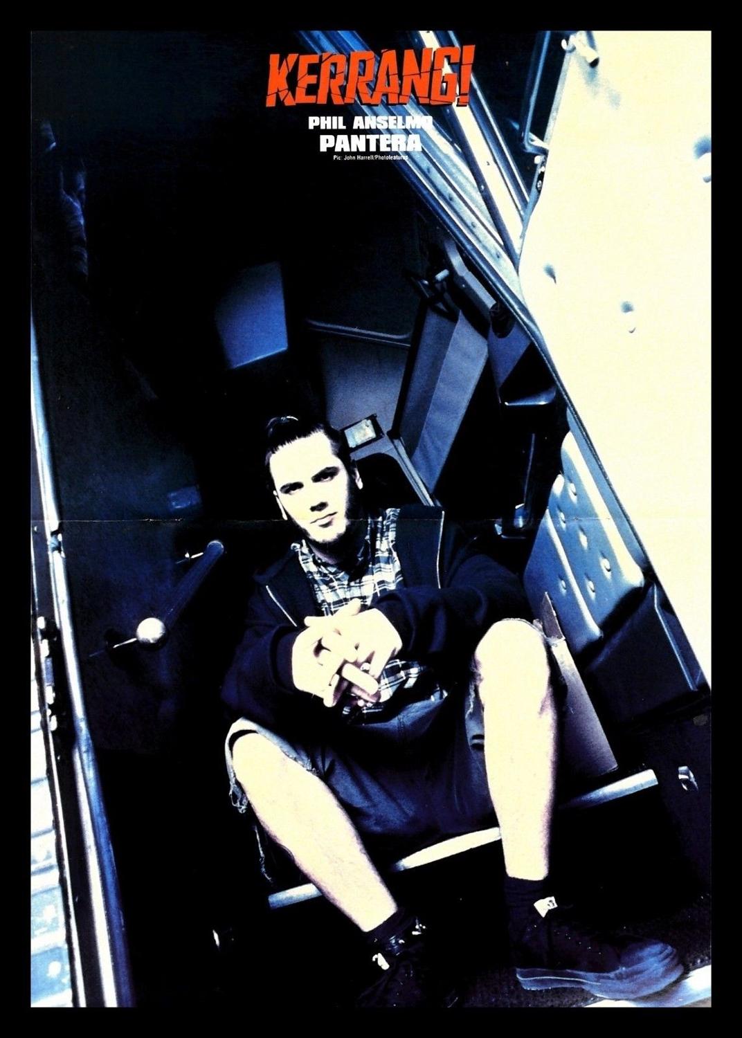 Majalah Warna PHIL ANSELMO PAN - Lighting And Decor Magazine ulasan dan harga