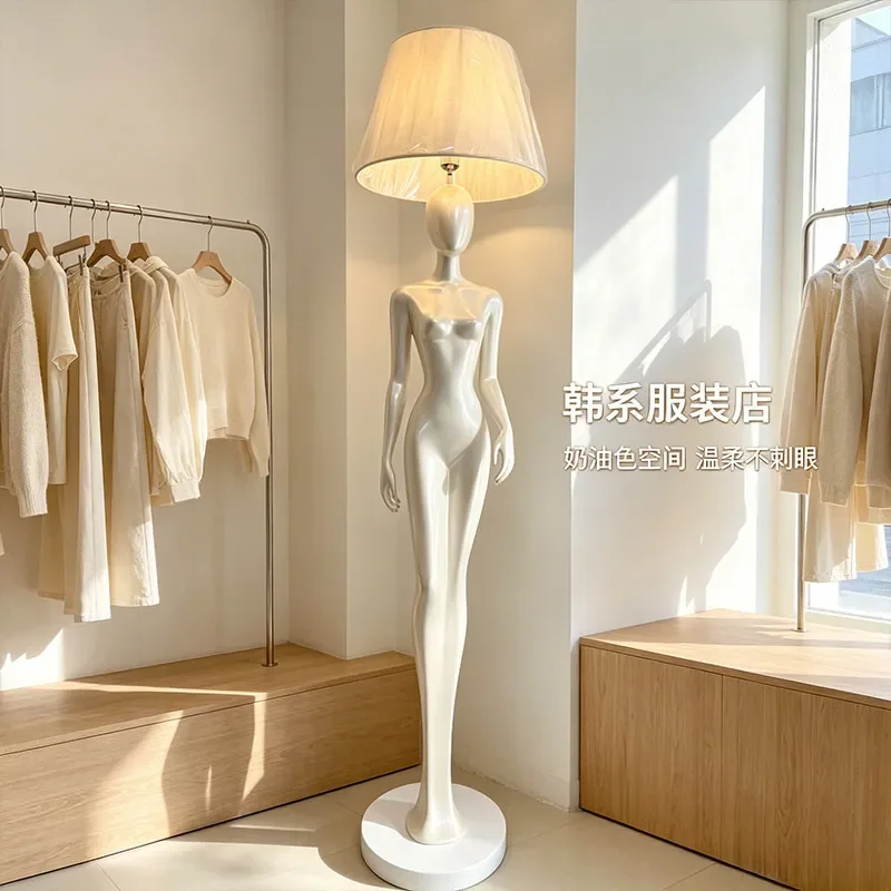 Lampu Lantai Bentuk Tubuh Manu - Lighting Decoration Stand ulasan dan harga